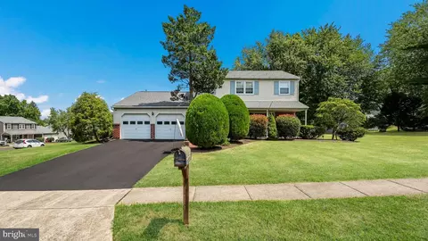 1275 Sturbridge Dr, Warminster, PA 18974