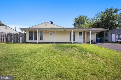 26 Balsam Rd, Levittown, PA 19057