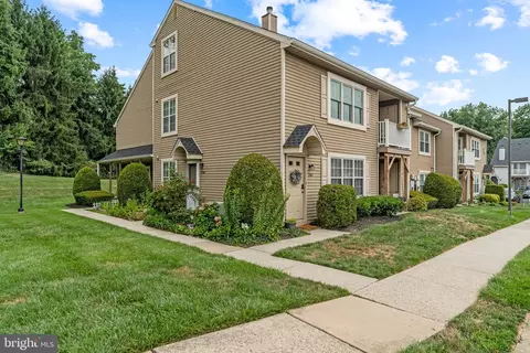 769 Sparrow Ln, Langhorne, PA 19047