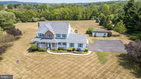 174 Traugers Crossing Rd, Kintnersville, PA 18930