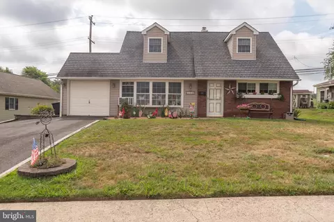 100 Harmony Rd, Levittown, PA 19056