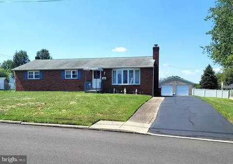 780 Clifford St, Warminster, PA 18974