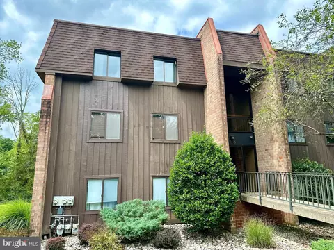 15 Hermitage Dr, New Hope, PA 18938