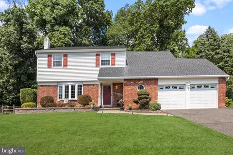 21 Penn Cir, Holland, PA 18966