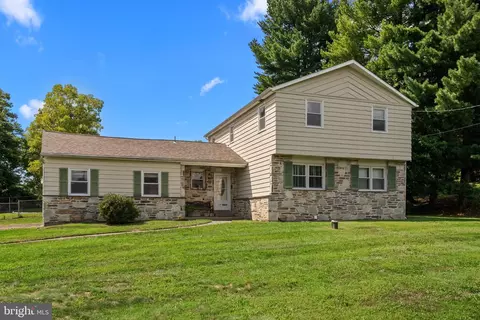 124 Cameron Dr, Southampton, PA 18966