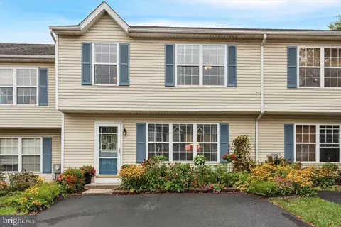 104 Megan Cir, Chalfont, PA 18914