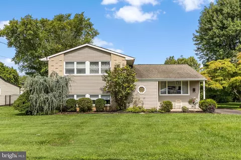 1072 Anthony Wayne Dr, Warminster, PA 18974