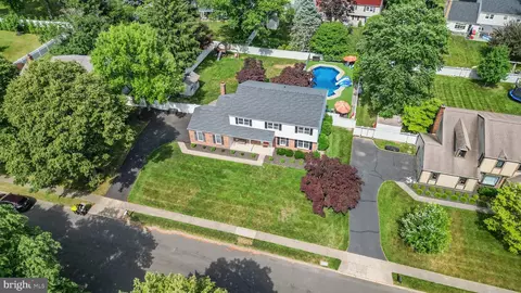 922 Hamilton Dr, Yardley, PA 19067