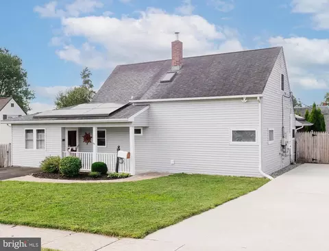 73 Ridge Ln, Levittown, PA 19055