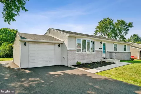 863 Roger Rd, Warminster, PA 18974