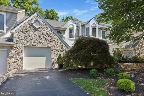 32 Bogey Cir, Doylestown, PA 18901