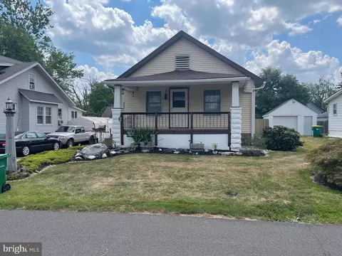 824 Locust Ave, Bensalem, PA 19020