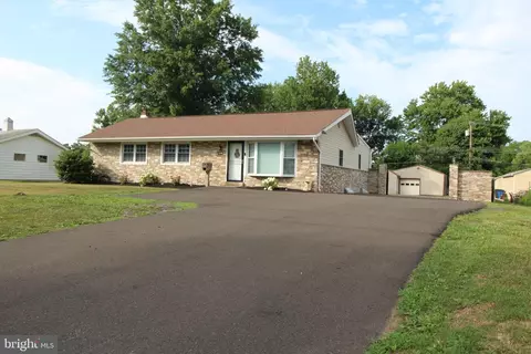 1579 W County Line Rd, Hatboro, PA 19040