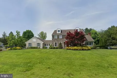 17 Bailey Dr, Washington Crossing, PA 18977