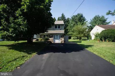 726 W Bristol Rd, Warminster, PA 18974