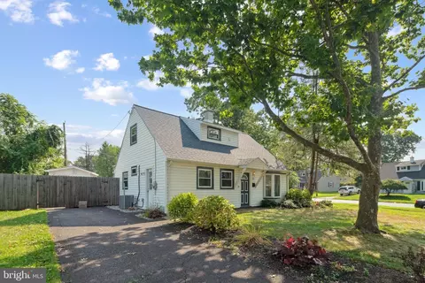 560 Wilk Dr, Morrisville, PA 19067