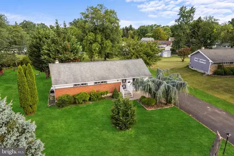 106 Tally Ho Dr, Warminster, PA 18974