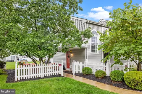 610 Rose Hollow Dr #B, Yardley, PA 19067