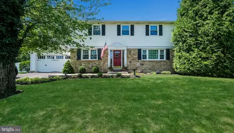 64 Crescent Dr, Holland, PA 18966