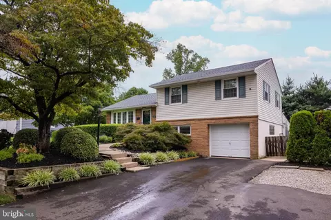16 Arbor Ln, Feasterville Trevose, PA 19053