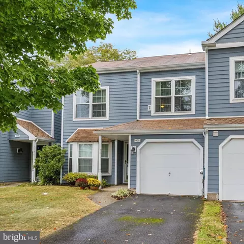 402 Trumbull Ct, Newtown, PA 18940