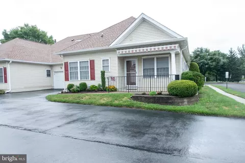 77 Avenrowe Ct, Fairless Hills, PA 19030