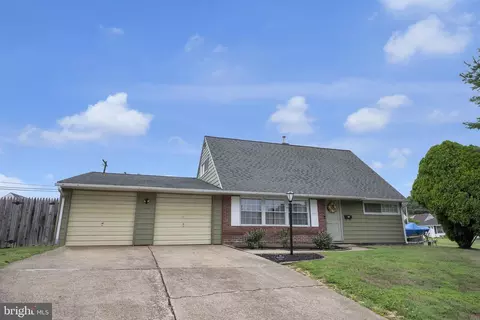 236 Cobalt Ridge Dr S, Levittown, PA 19057