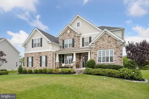 305 Rowland Ln, Line Lexington, PA 18932