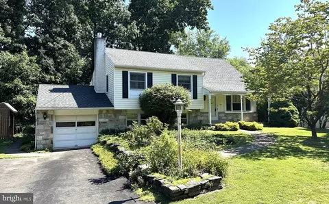 209 Cornwall Dr, Chalfont, PA 18914