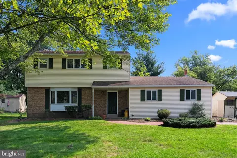 53 Falcon Dr, Chalfont, PA 18914