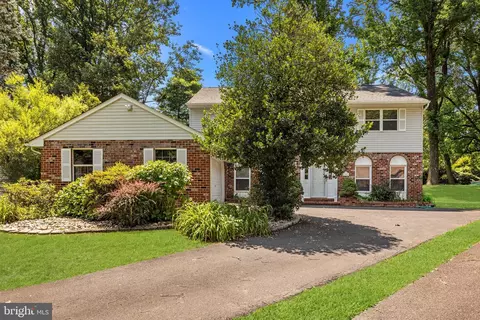 751 Bridgeview Rd, Feasterville Trevose, PA 19053