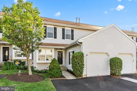 2405 Dogleg Dr, Warrington, PA 18976