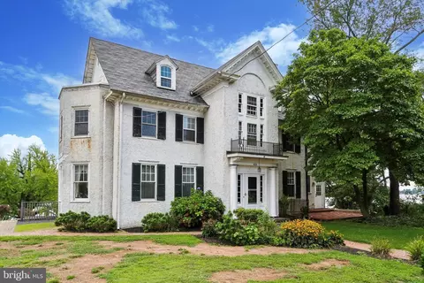 800 Radcliffe St, Bristol, PA 19007
