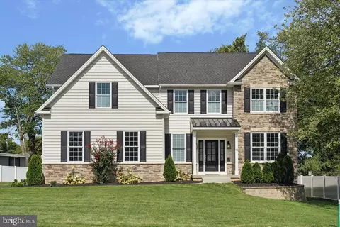 51 Tanglewood Dr, Langhorne, PA 19047
