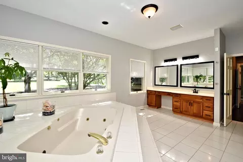 Bath - 1415 Wrightstown Rd, Newtown, PA 18940 photo 2 of 5