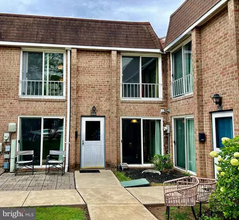 410 Brandywine Ct, Warminster, PA 18974