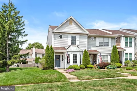 160 Leedom Way #28, Newtown, PA 18940