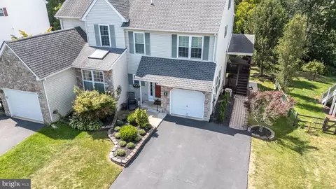 54 Country Rd, Perkasie, PA 18944