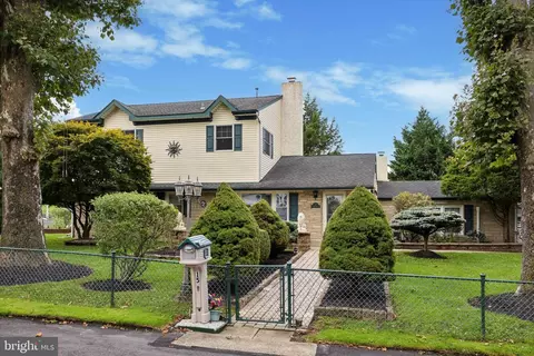15 Does Ln, Feasterville Trevose, PA 19053