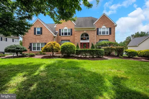 27 Radcliff Dr, Doylestown, PA 18901