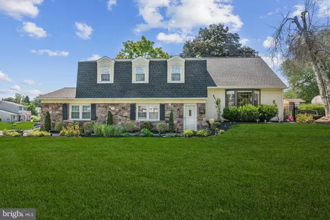 312 Chapel Dr, Holland, PA 18966