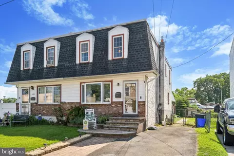 1242 Pine Grove St, Bristol, PA 19007