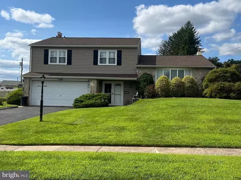 1230 Stuart Ln, Southampton, PA 18966