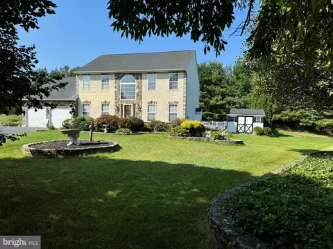 1100 Longwood Dr, Quakertown, PA 18951