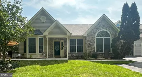 226 Sugarberry Ln, Langhorne, PA 19047