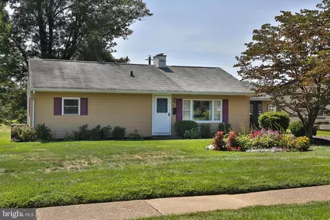 176 Trenton Rd, Fairless Hills, PA 19030
