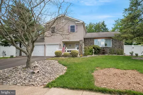 1213 Creekwood Dr, Warminster, PA 18974