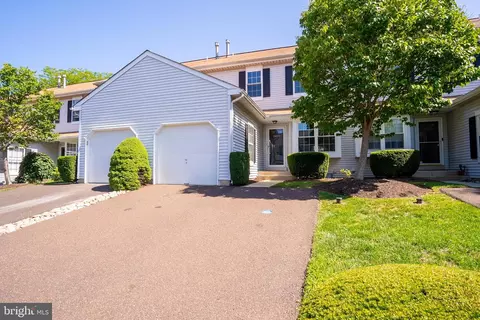 2428 Linksman Ln, Warrington, PA 18976