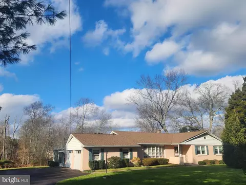742 W Sandy Ridge Rd, Doylestown, PA 18901