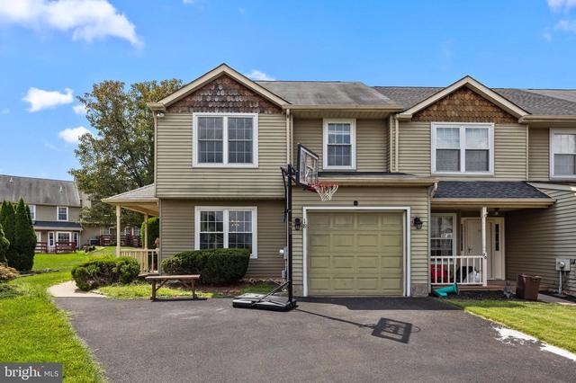 18 Pebble Ct, Southampton, PA 18966